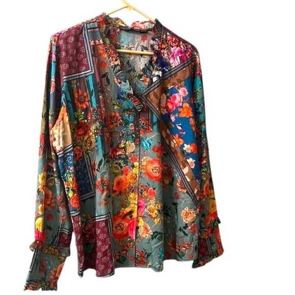 Tolani Multi-Color Floral Long Sleeve Button Down Blouse NWOT Size Medium - Picture 6 of 12